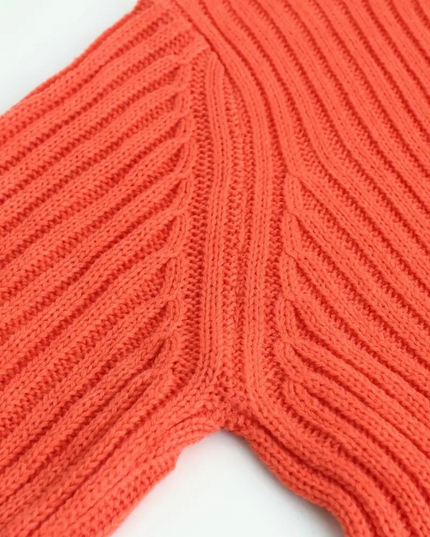 Sweter lniany z asymetrycznym dekoltem