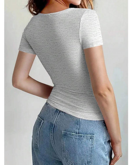 Krótki dopasowany T-shirt z okrągłym dekoltem