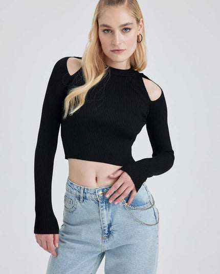 Sweter dzianinowy o dopasowanym kroju z ramiączkami