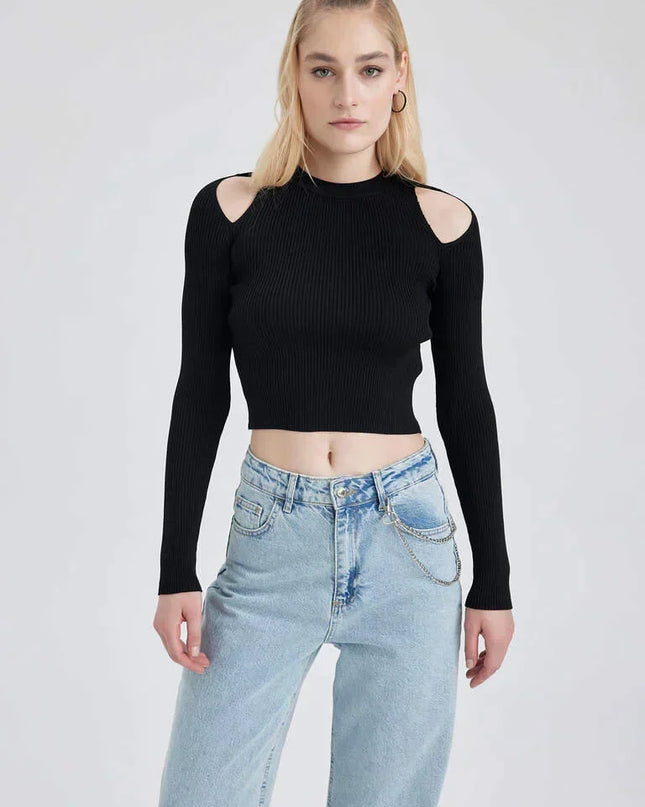 Sweter dzianinowy o dopasowanym kroju z ramiączkami