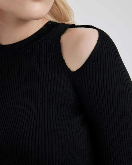 Sweter dzianinowy o dopasowanym kroju z ramiączkami