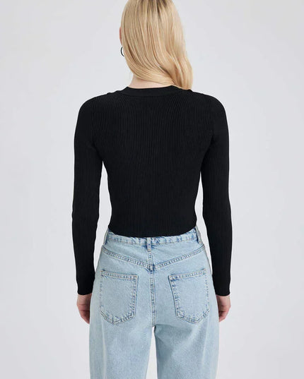 Sweter dzianinowy o dopasowanym kroju z ramiączkami