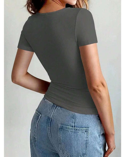 Krótki dopasowany T-shirt z okrągłym dekoltem